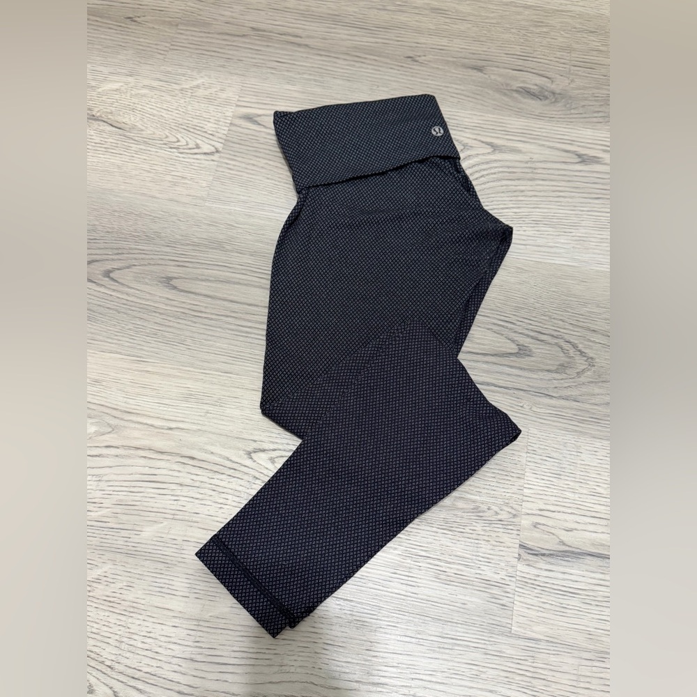 LULULEMON Wunder Under Leggings Roll Down Waist Diamond Dot Black White Size 8 - Picture 7 of 11
